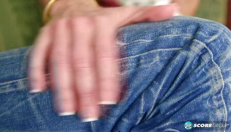 Hot MILF pie for the new neighbor