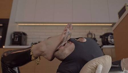 Slave Worship Dirty Feet Of Catwoman Amber