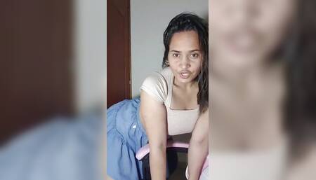 Sexy Colombian Vanessa dances to seduce