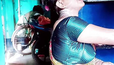 Indian roommate me hard in missionary then pull my hair while