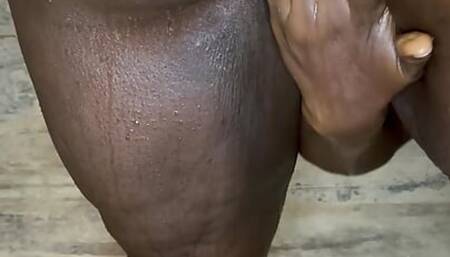 Cheeks clapping