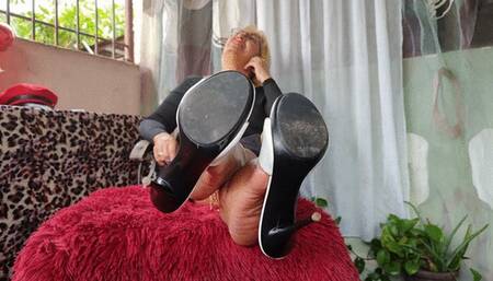 Succulent and delicious wrinkled soles matching large pronounced bows (1)
