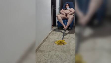 Vicious Pissing Coolmarina Is so Horny That After Mopping up Her Pee, She Puts the Mop Stick in It