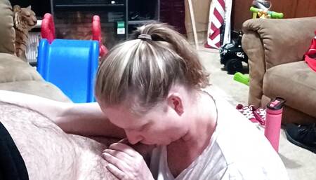 CUTE MILF BLOWJOB EATING CUM