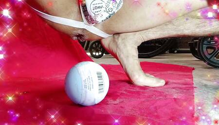 THE GLUTTON PLAYING BALL OPENS UP AS MUCH AS HE CAN