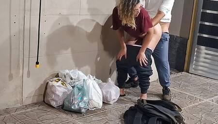 College students skip class and have sex behind the school in secret