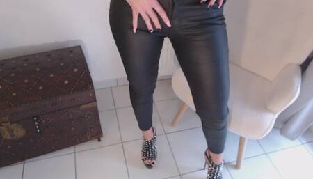 Dominatrice française 100% cérébrale - Cocu : Ta Place, C'est Celle du Spectateur