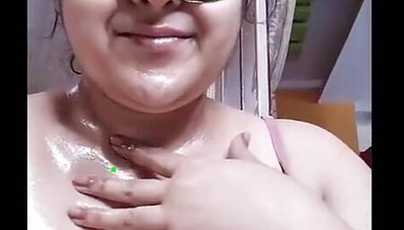 Oiling bhabhi