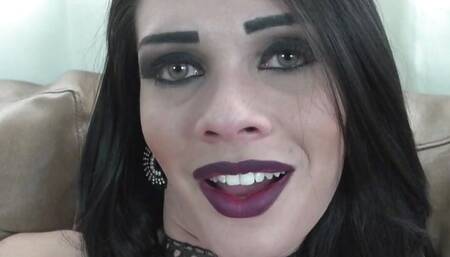 Brazilian trans Grazi Cinturinha invites you to delight yourself with her beautiful