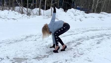 Zanotti heelless shoes on very slippery ice, high heels on ice, planform shoes on ice