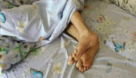 Our legs are in bed AVI (1920x1080) FHD