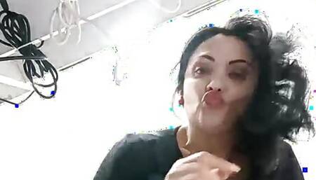 I Show My Pussy in the Shop