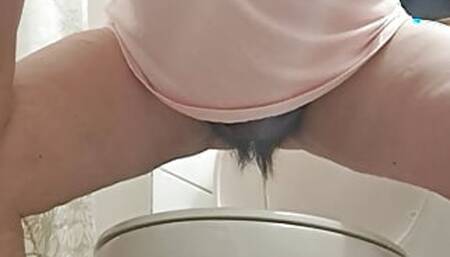 Mature milf masturbates after peeing