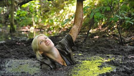 Stormy, Crawling and Sinking in Peat