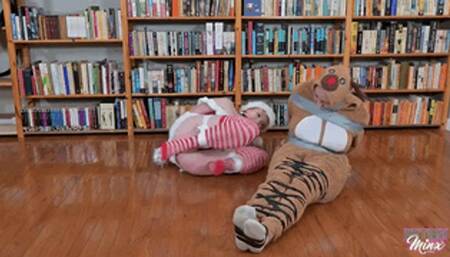 Izzabella and Minx - The Christmas Card Shoot (WMV Format)