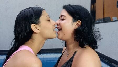 GODDESS KISSING a PRINCESS By THAY FLORES AND BARBARA CAM BY DANI FULL HD