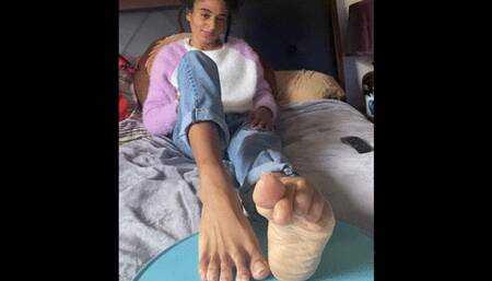 Watch me Oil up my natural toes