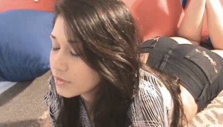 Smoking Girl Stephany 19 Mp4 960X540