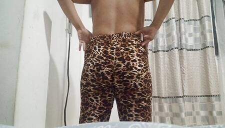 MY COUSIN GIVES HERSELF A RICH MASSAGE ON HER TITS AND TIGHT PUSSY UNTIL SHE HAS HER ORGASM