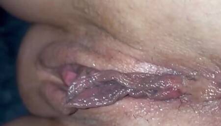 Fingers my wet pussy fucks it well and squirts on my ass, Dazzlingfacegirl