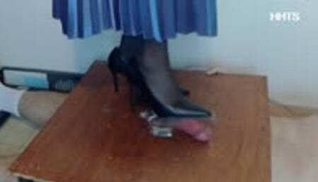 Retro party shoejob 2 with mean flight attendant and goddess Isa and her mean pointy pumps!