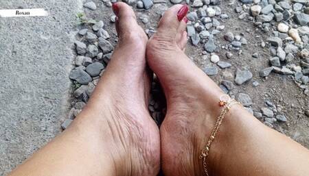 Pronounced arches, wrinkled soles, wrinkled toes, beautiful feet (3)