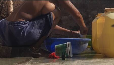 My elder brother's housewife is bathing in the open bathing house outside the house in the village, desi sister-in-law, my sister-in-law is bathing naked even after opening all the clothes.