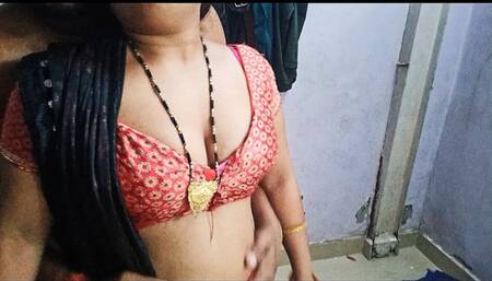 Indian Desi XXX Video. Indian Desi Hot Sexy Bhabhi Aishwarya Ki Chut Ki Gatma Garam Chudai. Indian Desi Hindi BF Video.