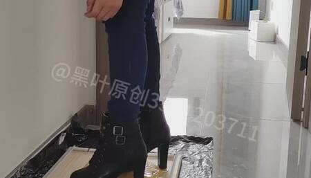 Stepping on high heels