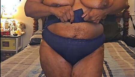 Mature Ebony Makes Her Pussy Talk