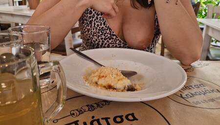 flashing boobs and pussy in a restaurant full of people