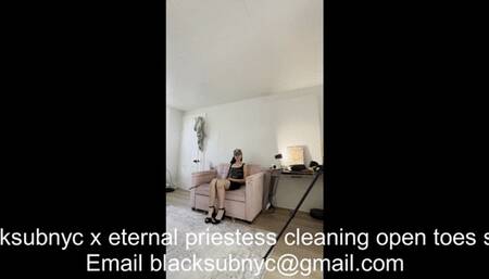 confederate barbie has N slave clean her house and uses the N as an astray