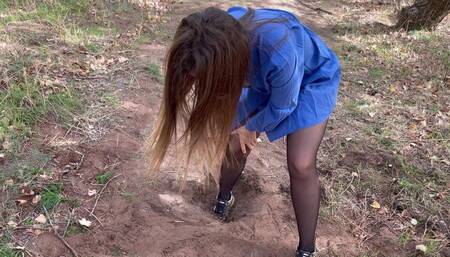 Pretty Girl Stuck in the Woods