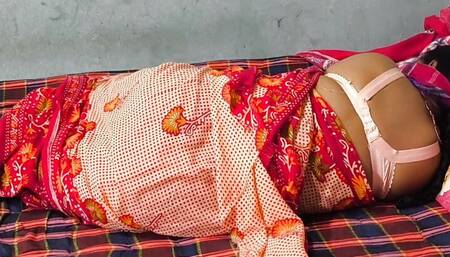 I see my step aunty lying on the bed in a hot position. My sexual desire increases after seeing her.