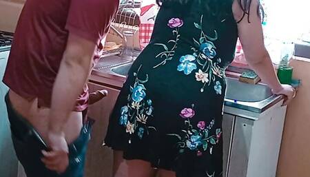 I FUCK MY STEPMOTH&#039;S BITCH IN THE KITCHEN OF OUR HOUSE