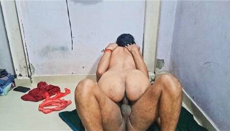 Hot Indian Desi Xxx. Indian Desi Aishwarya Bhabhi Lund Pe Baith Ke Tatte Squeeze Deti Hai.