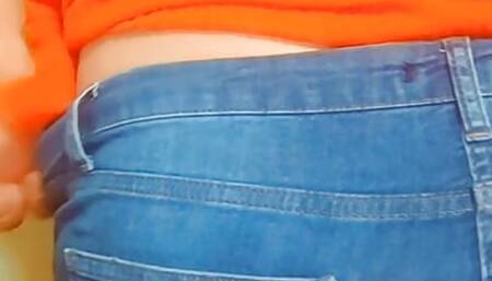 Big butt girl dressed in tight pants