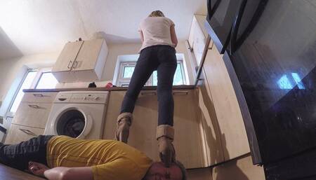 Telephone Chelsea Head Trampling In Boots FLOOR CAM