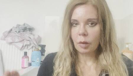 strip from westuit in bath hair wash