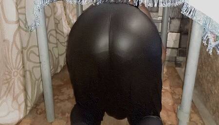 Crumpet is stuck under the table MP4