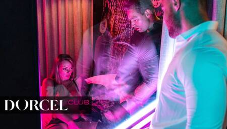 The evening of Tiffany Leiddi in a Swinger Club