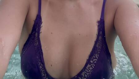 strippen in het zwembad ????