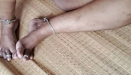 Tamil aunty solo performs