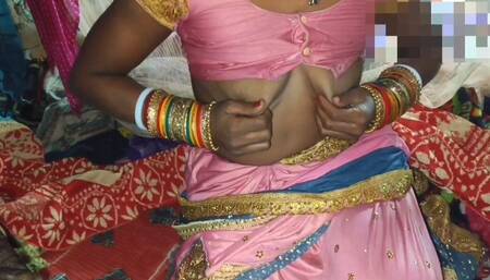 Indian bride apne husband se pehla baar sari me suhaagrat mana ke lund ka pani chut me dali.desi village housewife's viral Hindi sex video
