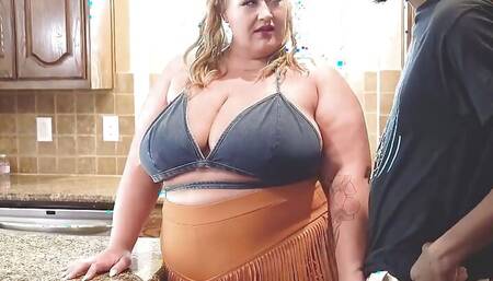 Veronica Jasmine Gets the Job Done with Mrblvckrose