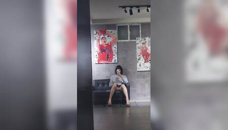 Shemale Ting Xuan play outdoors