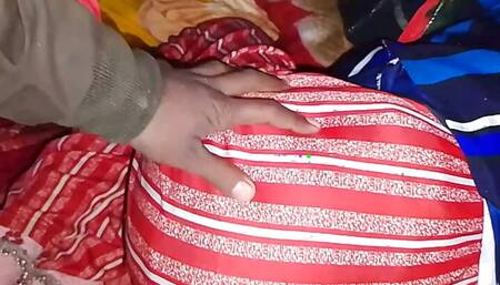 Indian Girl ki baid par gaand chudai thook lagake