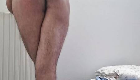 Omg that horny ass guy loves to shake his bubble ass