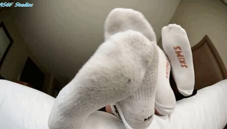 The blonde arab girl brings a friend for foot fun! JUICY SOLES!! - MP4