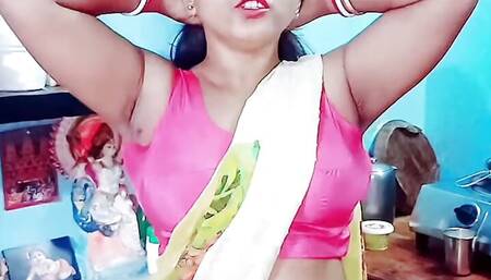 My stepsister finally agreed to show saree navel